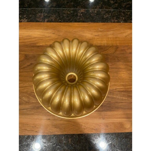 Nordic Ware Elegant Party Gold Bundt Pan - Picture 7 of 9